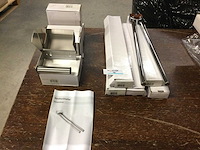 Diverse toilet en douche garnituren - afbeelding 1 van  3