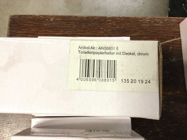 Diverse toilet en douche garnituren - afbeelding 2 van  3