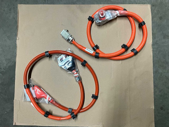Diverse toyota hv kabels met connectoren - afbeelding 1 van  5