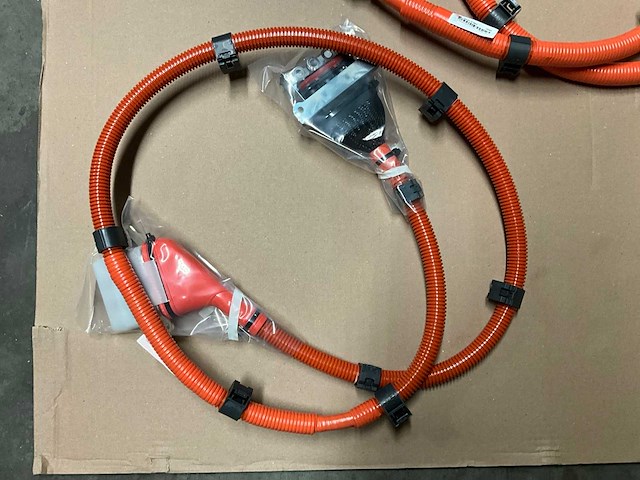 Diverse toyota hv kabels met connectoren - afbeelding 2 van  5