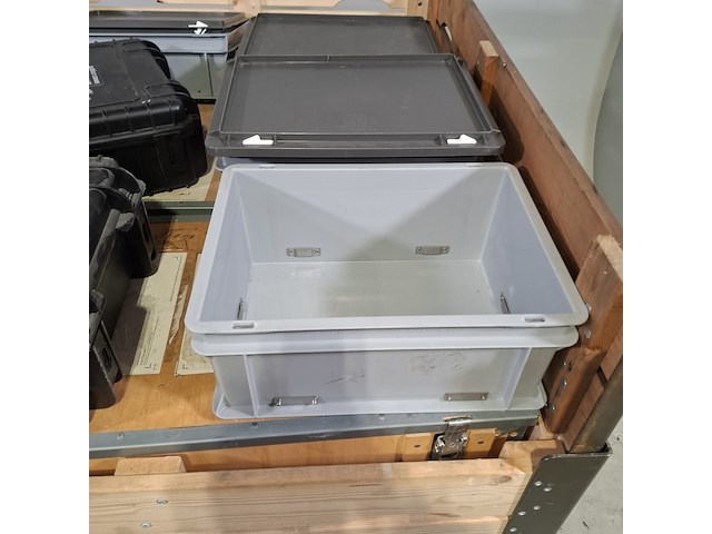 Diverse transportkisten en koffers - afbeelding 3 van  5