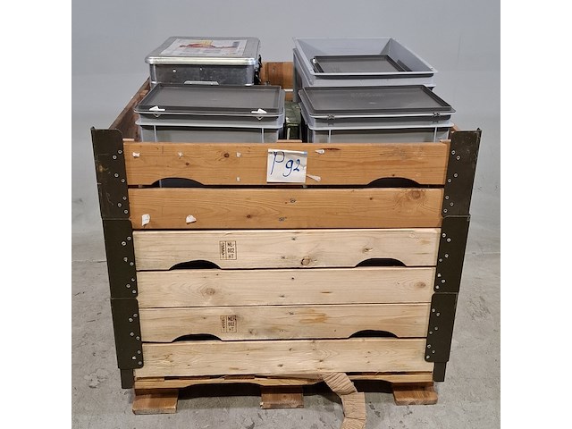Diverse transportkisten en koffers - afbeelding 1 van  5