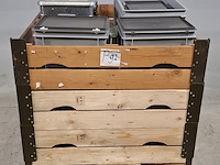 Diverse transportkisten en koffers