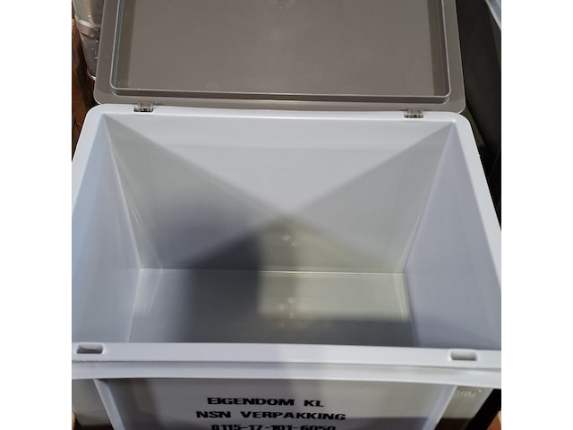 Diverse transportkisten en koffers - afbeelding 3 van  5