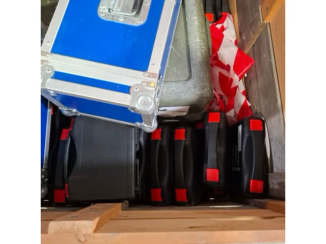 Diverse transportkisten en koffers - afbeelding 8 van  9