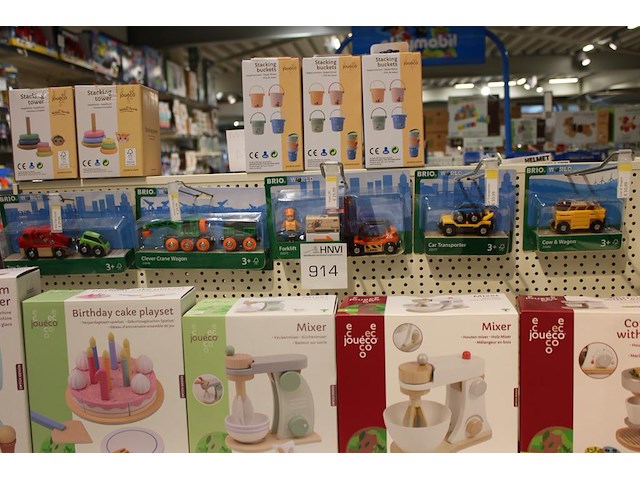 Diverse transportmiddelen brio w.o. truck, wagon en heftruck, vijf stuks. - afbeelding 1 van  3