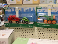 Diverse transportmiddelen brio w.o. truck, wagon en heftruck, vijf stuks. - afbeelding 3 van  3