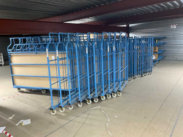 Diverse transportwagens - afbeelding 1 van  9