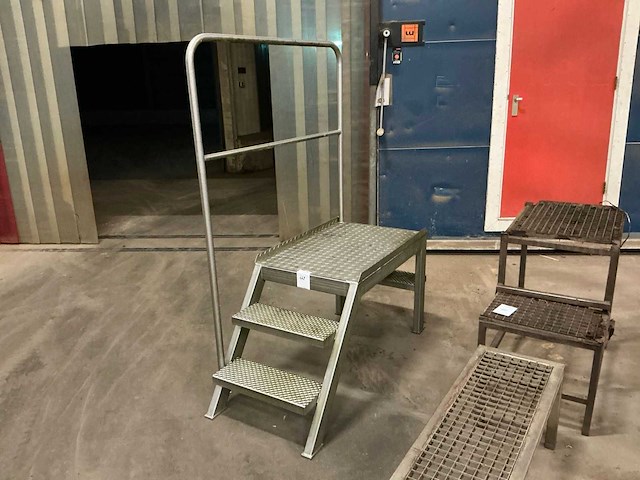 Diverse trappen (4x) - afbeelding 1 van  3