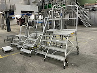 Diverse trappen en opstapjes (7x) - afbeelding 1 van  3