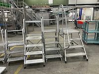Diverse trappen en opstapjes (7x) - afbeelding 3 van  3