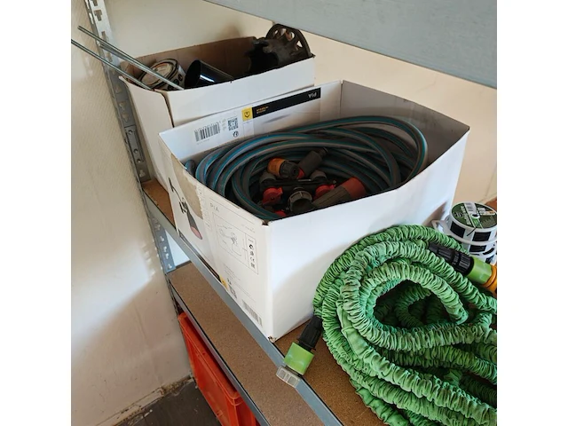 Diverse tuin materiaal, inclusief stelling - afbeelding 2 van  4