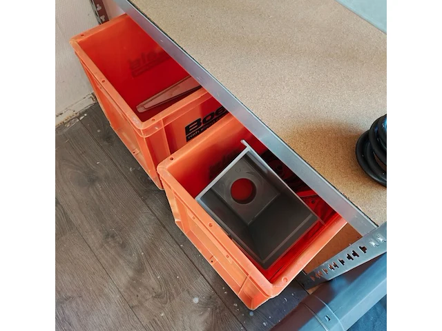 Diverse tuin materiaal, inclusief stelling - afbeelding 3 van  4