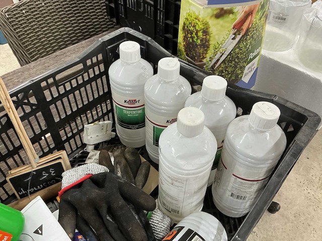 Diverse tuinbenodigheden - afbeelding 2 van  5