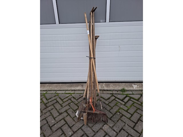 Diverse tuingereedschap - afbeelding 1 van  7