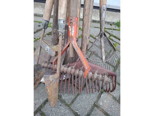 Diverse tuingereedschap - afbeelding 3 van  7