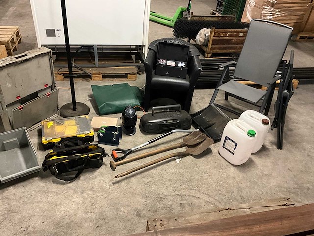 Diverse (tuin)gereedschappen en toebehoren - afbeelding 1 van  9