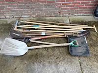 Diverse tuingereedschappen - afbeelding 1 van  1
