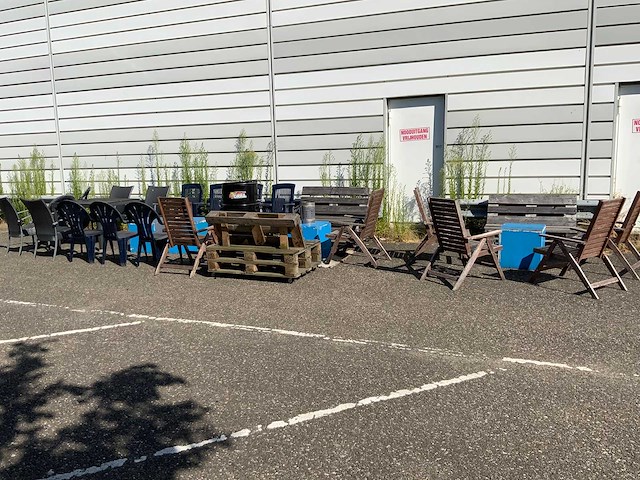 Diverse tuinmeubelen - afbeelding 2 van  28