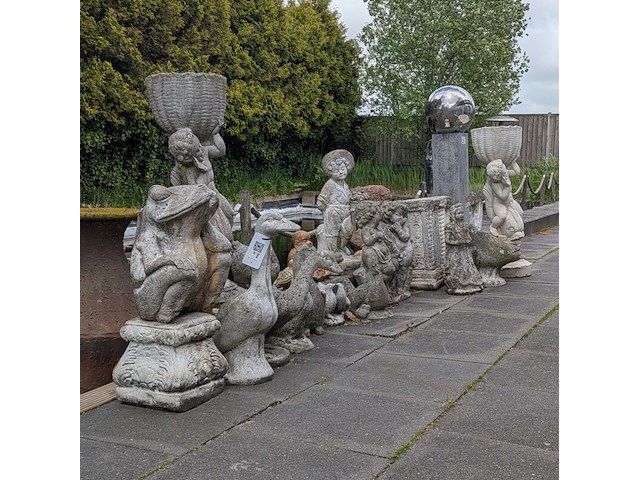 Diverse tuinornamenten - afbeelding 1 van  8