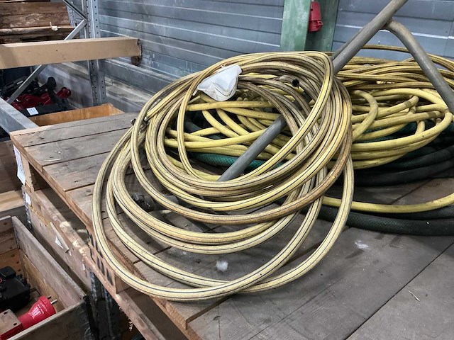 Diverse tuinslangen met sproeier - afbeelding 2 van  8