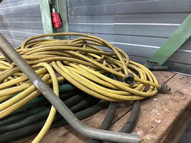 Diverse tuinslangen met sproeier - afbeelding 7 van  8