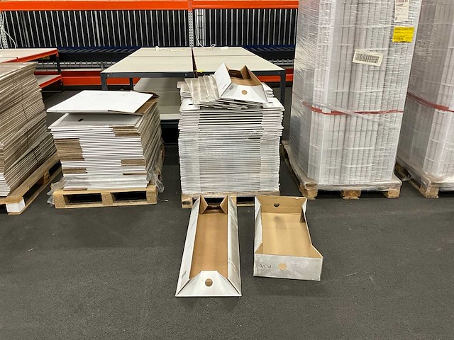 Diverse tulpendozen/deksels/kokers (9110x) - afbeelding 9 van  12