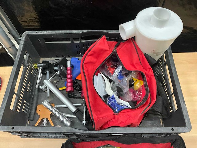 Diverse uitdeukgereedschppen en diversen - afbeelding 1 van  3