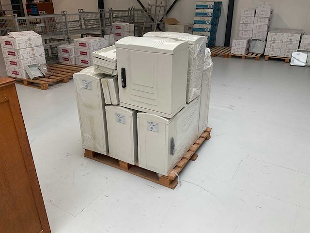 Diverse uriarte industriële behuizingen (7x) - afbeelding 1 van  6