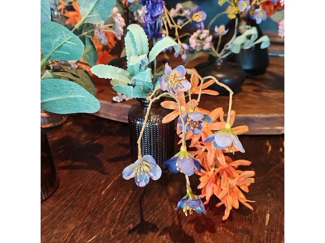 Diverse vaasjes met kunststof bloemen - afbeelding 2 van  4