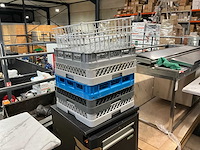 Diverse vaatwaskorven en vaatwasmanden - afbeelding 1 van  9