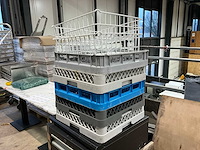 Diverse vaatwaskorven en vaatwasmanden - afbeelding 2 van  9