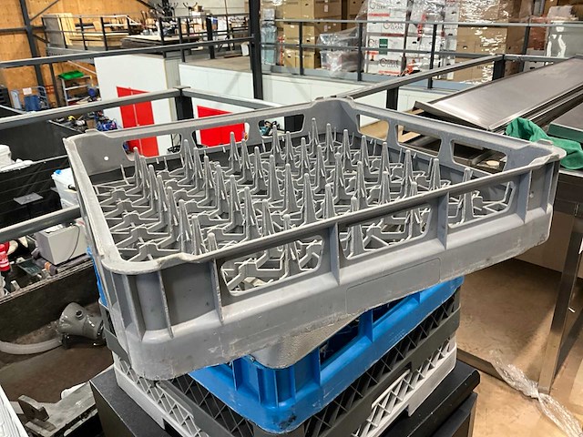 Diverse vaatwaskorven en vaatwasmanden - afbeelding 4 van  9