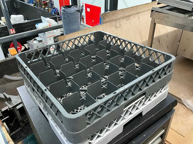 Diverse vaatwaskorven en vaatwasmanden - afbeelding 7 van  9