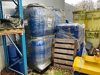 Diverse vaten en bidons - afbeelding 1 van  4