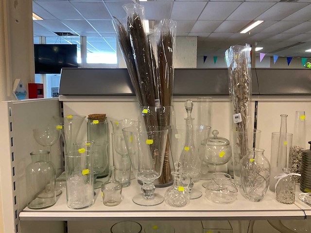 Diverse vazen en decoratie - afbeelding 2 van  11