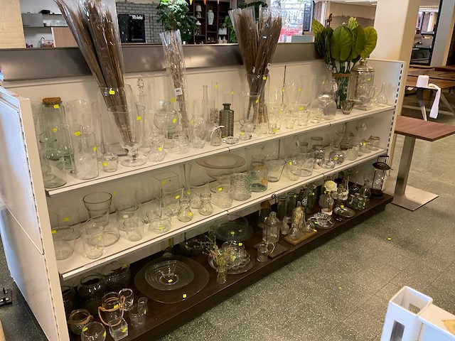 Diverse vazen en decoratie - afbeelding 1 van  11