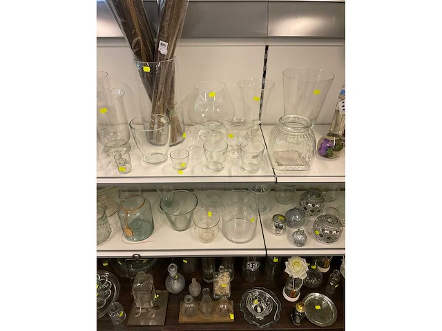 Diverse vazen en decoratie - afbeelding 6 van  11