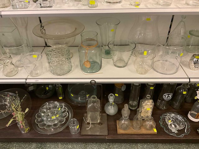 Diverse vazen en decoratie - afbeelding 10 van  11