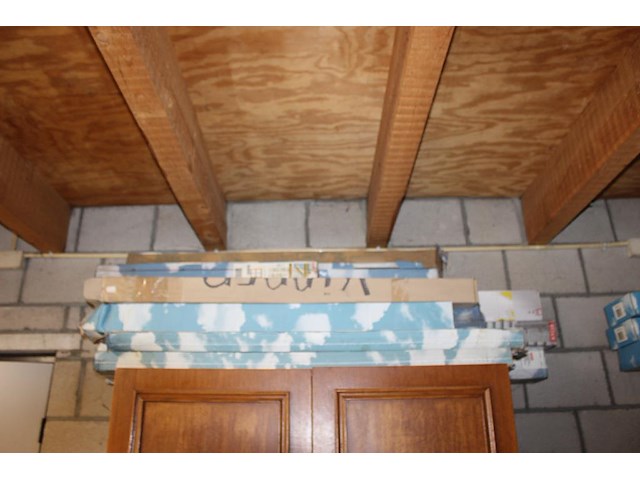 Diverse velux producten op kast w.o. tml 408 en pal601, totaal 14 verpakkingen. - afbeelding 2 van  2