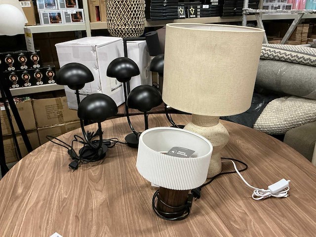 Diverse venture design / home tafellampen (5x) - afbeelding 2 van  6