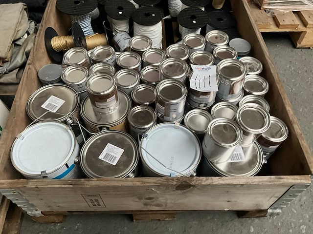 Diverse verf - afbeelding 1 van  1