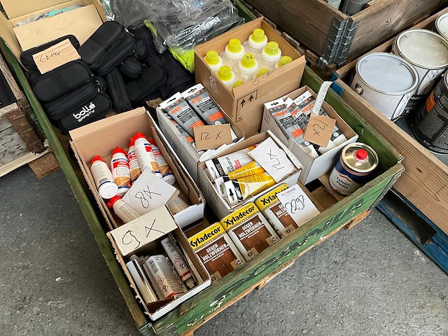 Diverse verf - afbeelding 1 van  8