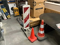 Diverse verkeerskegels & geleidebaken (6x) - afbeelding 1 van  3
