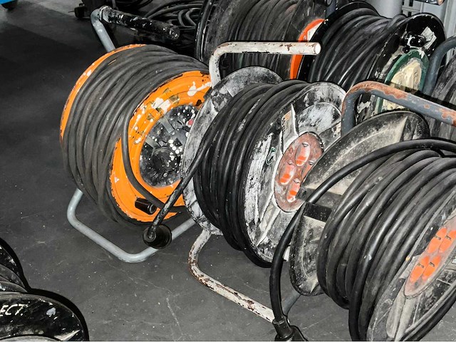 Diverse verlengkabel op haspel (6x) - afbeelding 4 van  5