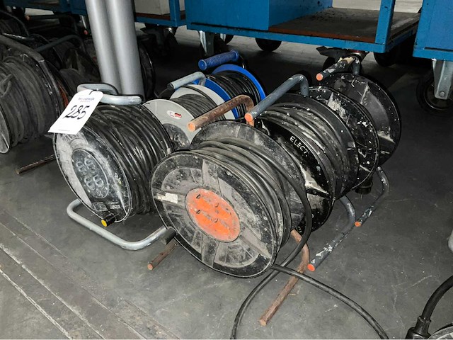 Diverse verlengkabel op haspel (6x) - afbeelding 1 van  5