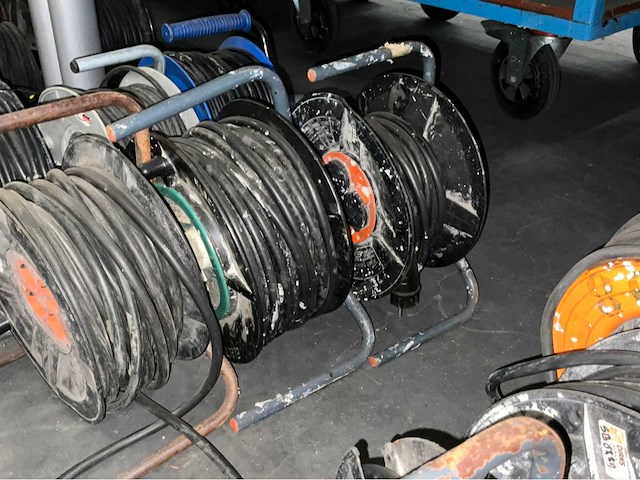 Diverse verlengkabel op haspel (6x) - afbeelding 4 van  5