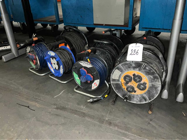 Diverse verlengkabel op haspel (9x) - afbeelding 1 van  8