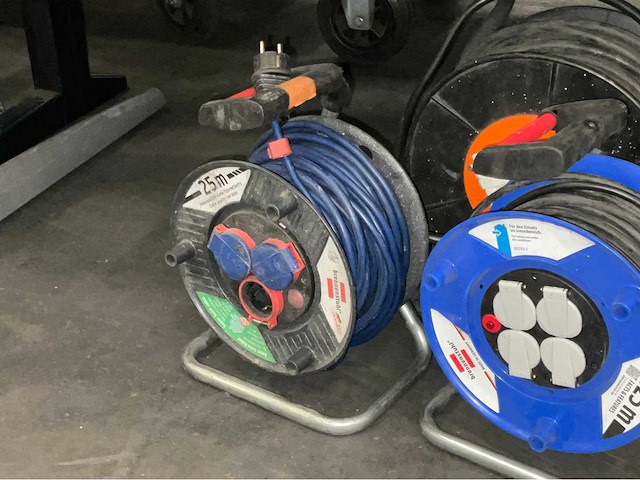 Diverse verlengkabel op haspel (9x) - afbeelding 2 van  8