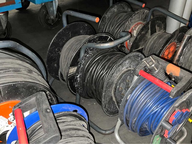 Diverse verlengkabel op haspel (9x) - afbeelding 7 van  8